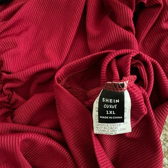 Cut out Burgundy long sleeve - Picture 2 of 3